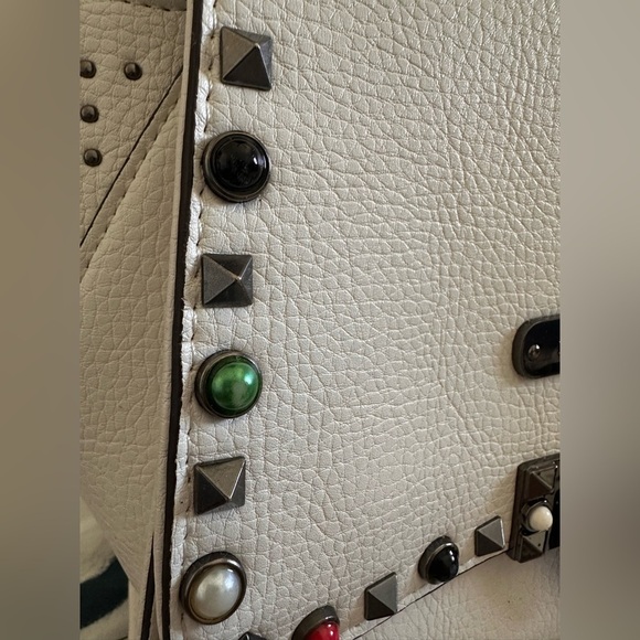 Nicole Lee Multicolor Studded White Crossbody Bag - Picture 4 of 14